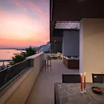 Paoma Penthouse With Jacuzzi Appartement Podstrana