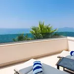 Paoma Penthouse With Jacuzzi Podstrana