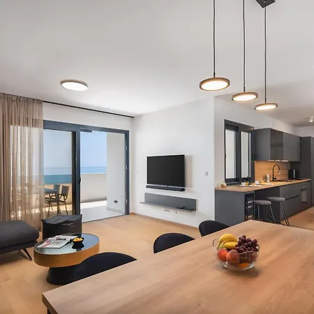 Paoma Penthouse With Jacuzzi Podstrana