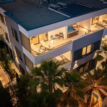 Paoma Penthouse With Jacuzzi Podstrana