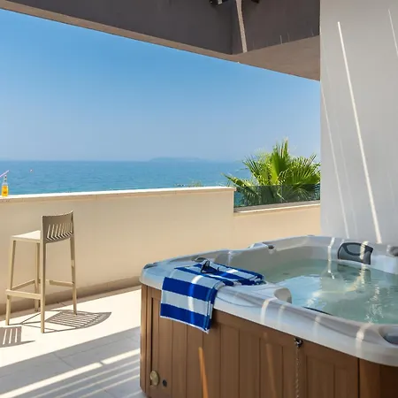 Paoma Luxury With Jacuzzi * Podstrana