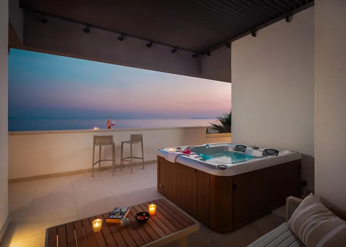 Paoma Penthouse With Jacuzzi Appartamento Podstrana