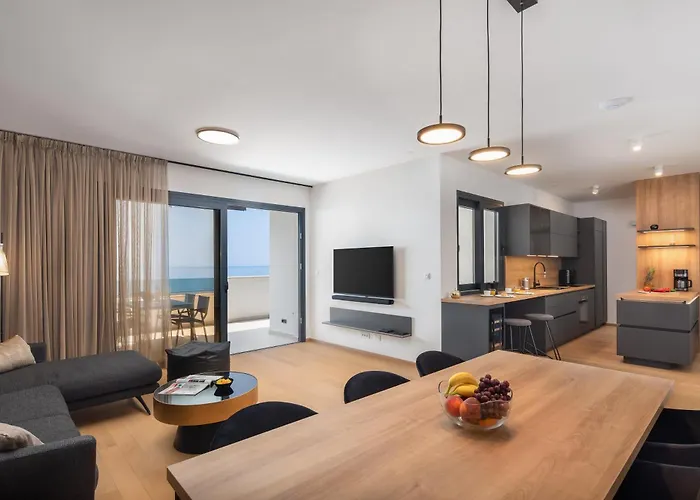 Paoma Penthouse With Jacuzzi Podstrana