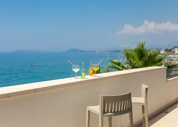 Paoma Penthouse With Jacuzzi * Podstrana