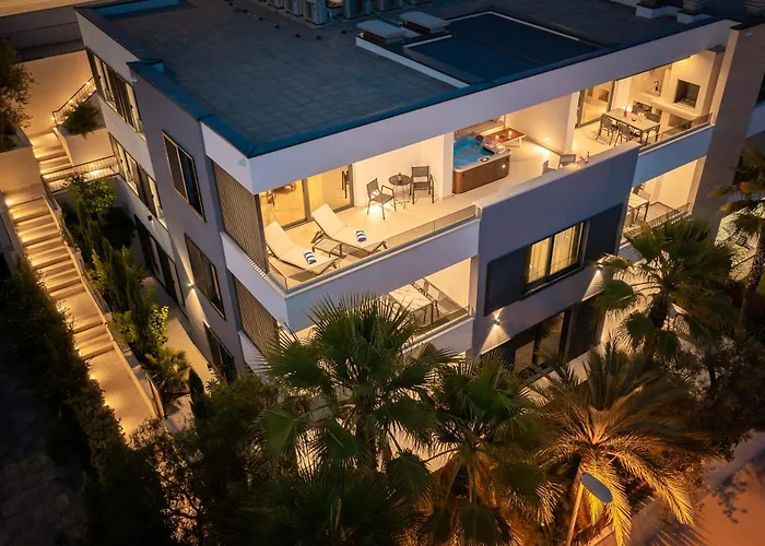 Paoma Penthouse With Jacuzzi Podstrana