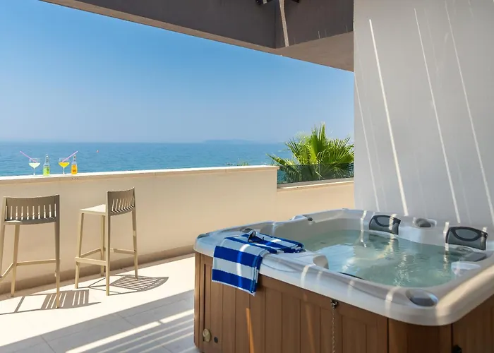 Paoma Penthouse With Jacuzzi * Podstrana