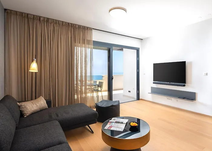 Paoma Penthouse With Jacuzzi Appartamento Podstrana