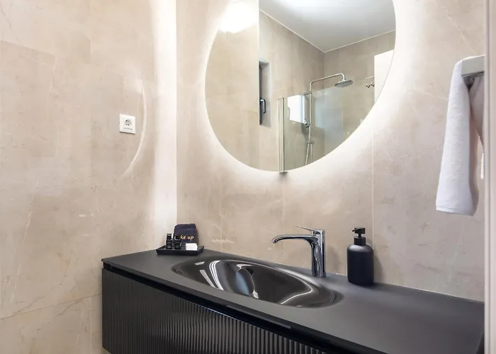 Paoma Penthouse With Jacuzzi * Podstrana