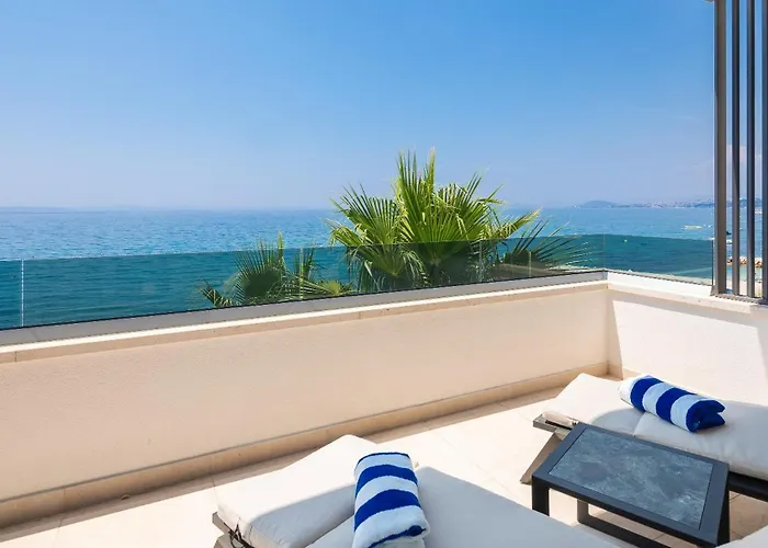 Paoma Penthouse With Jacuzzi Podstrana